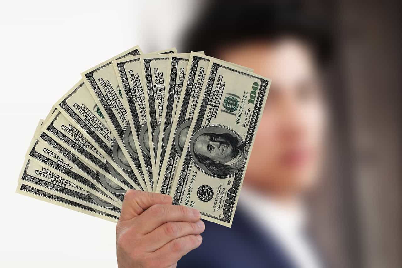 businessman-3950117_1280.jpg