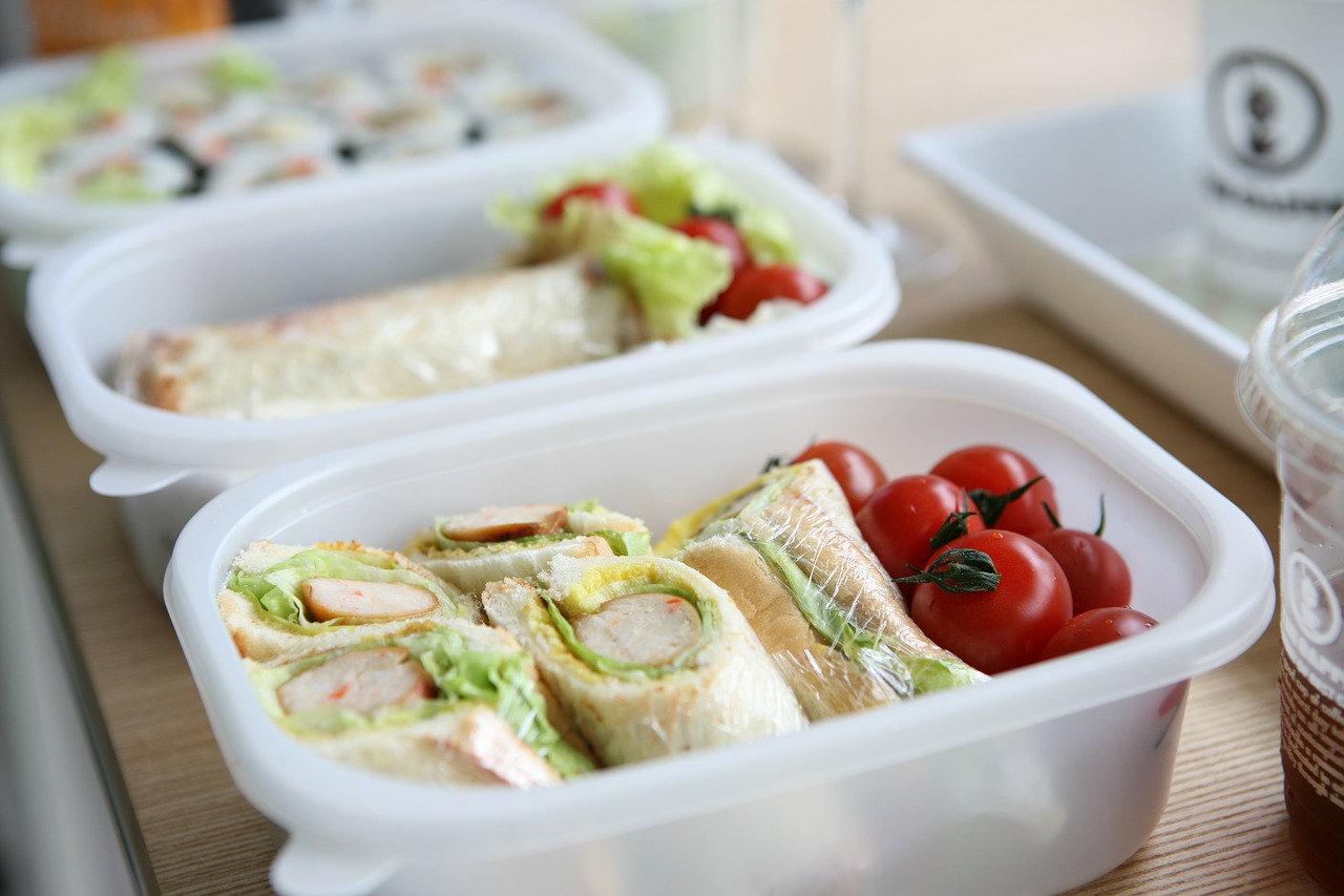 take lunch to work as ways to save money